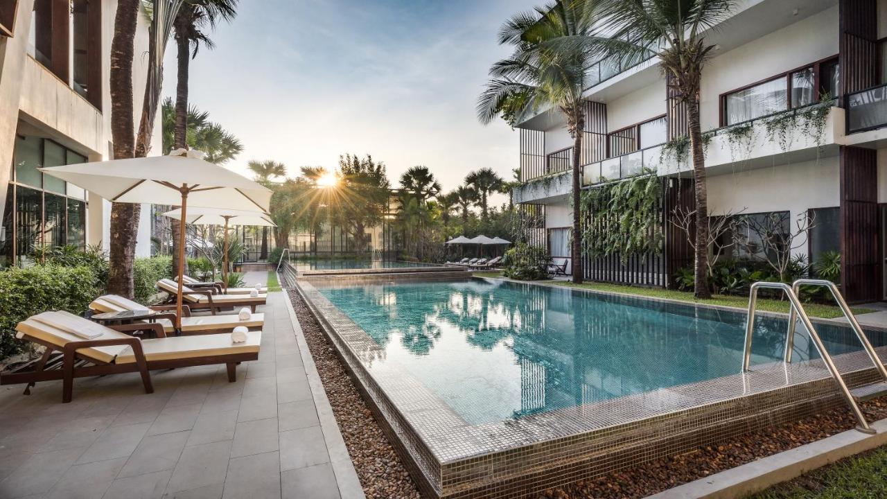 Shintana Saya La Maison Siem Reap Exteriör bild The hotel's pool