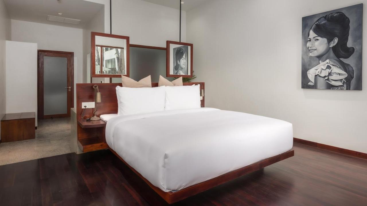 Shintana Saya La Maison Siem Reap Exteriör bild A bedroom at the hotel