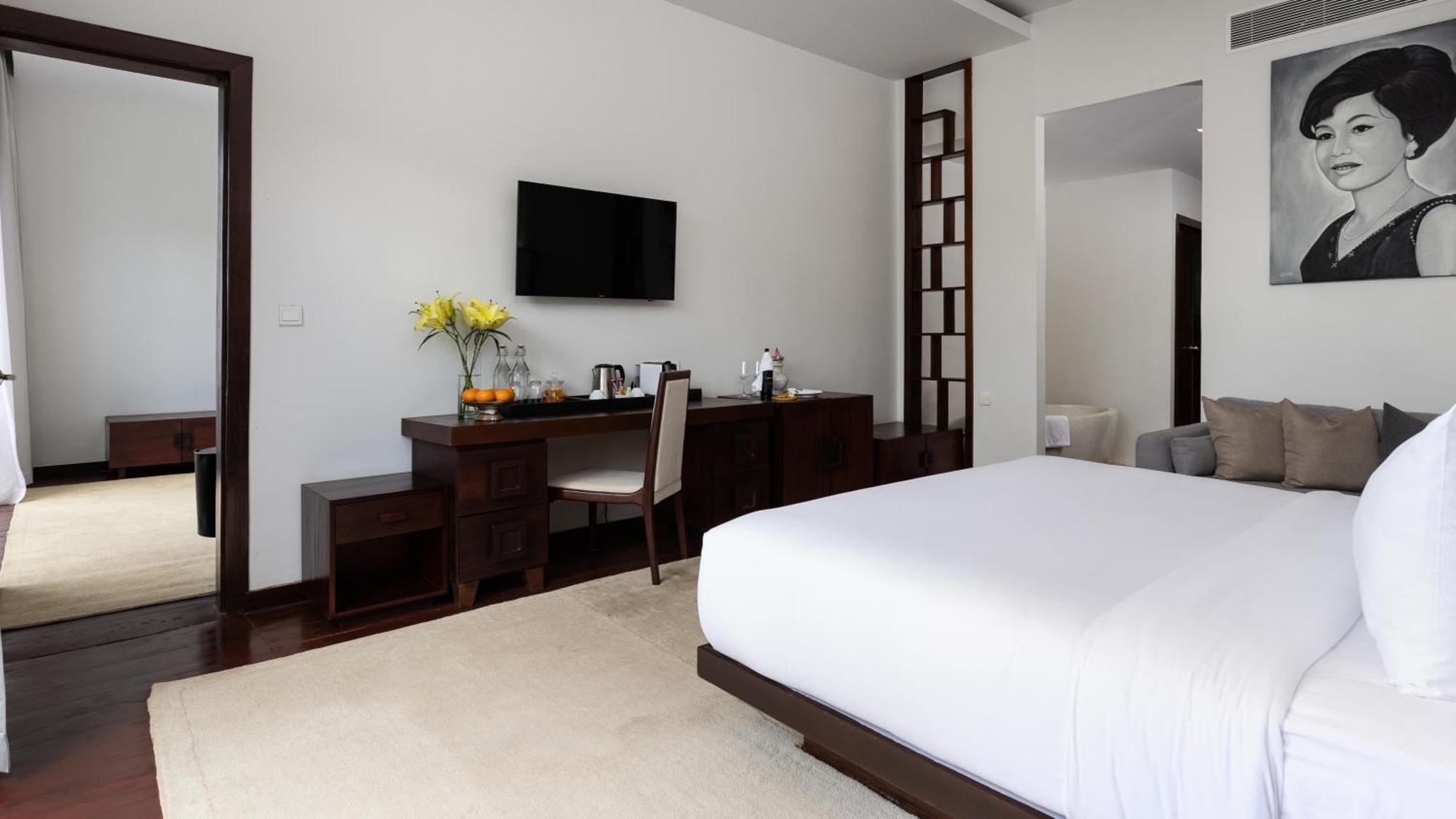 Shintana Saya La Maison Siem Reap Exteriör bild A room at the hotel