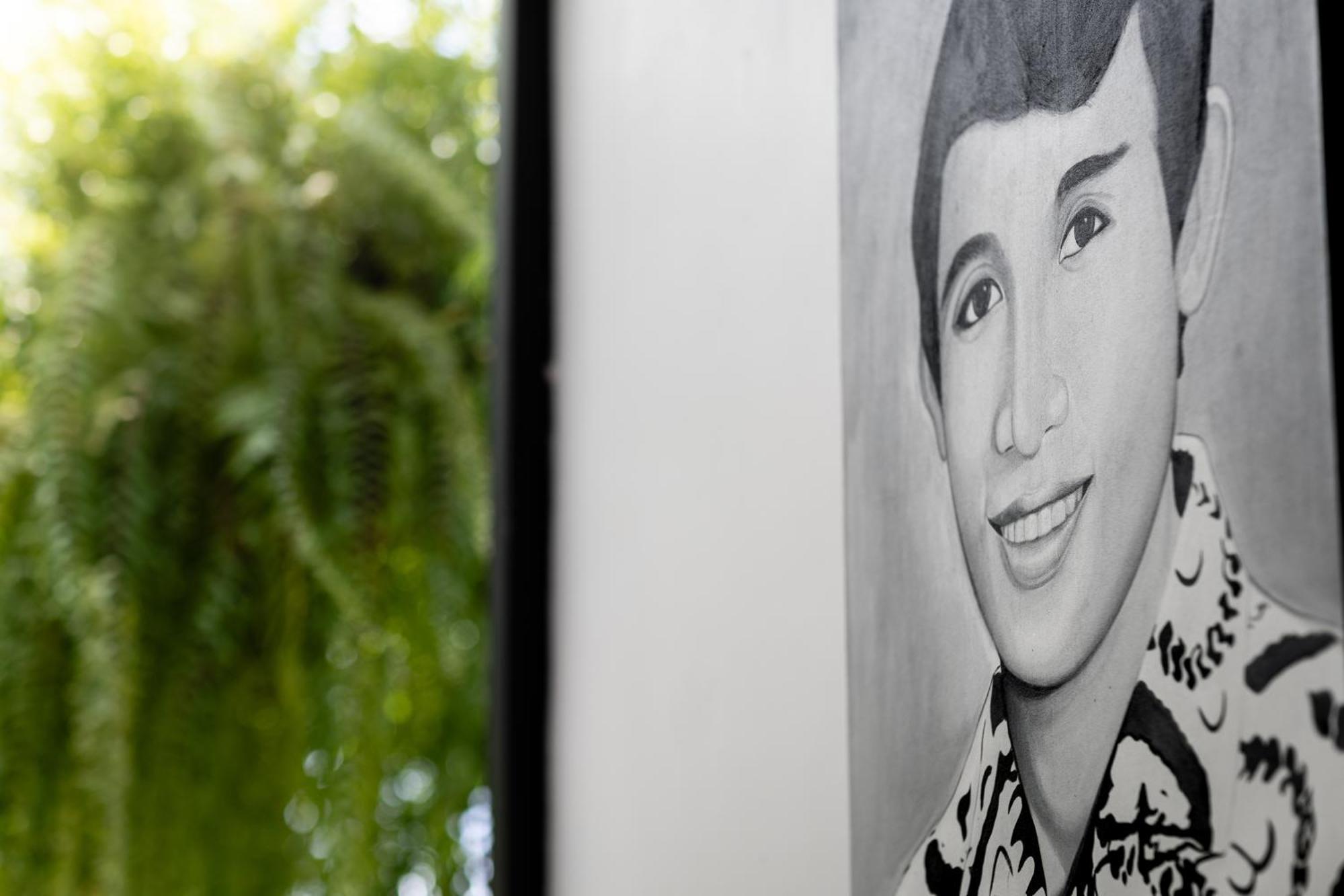 Shintana Saya La Maison Siem Reap Exteriör bild Portrait of the artist